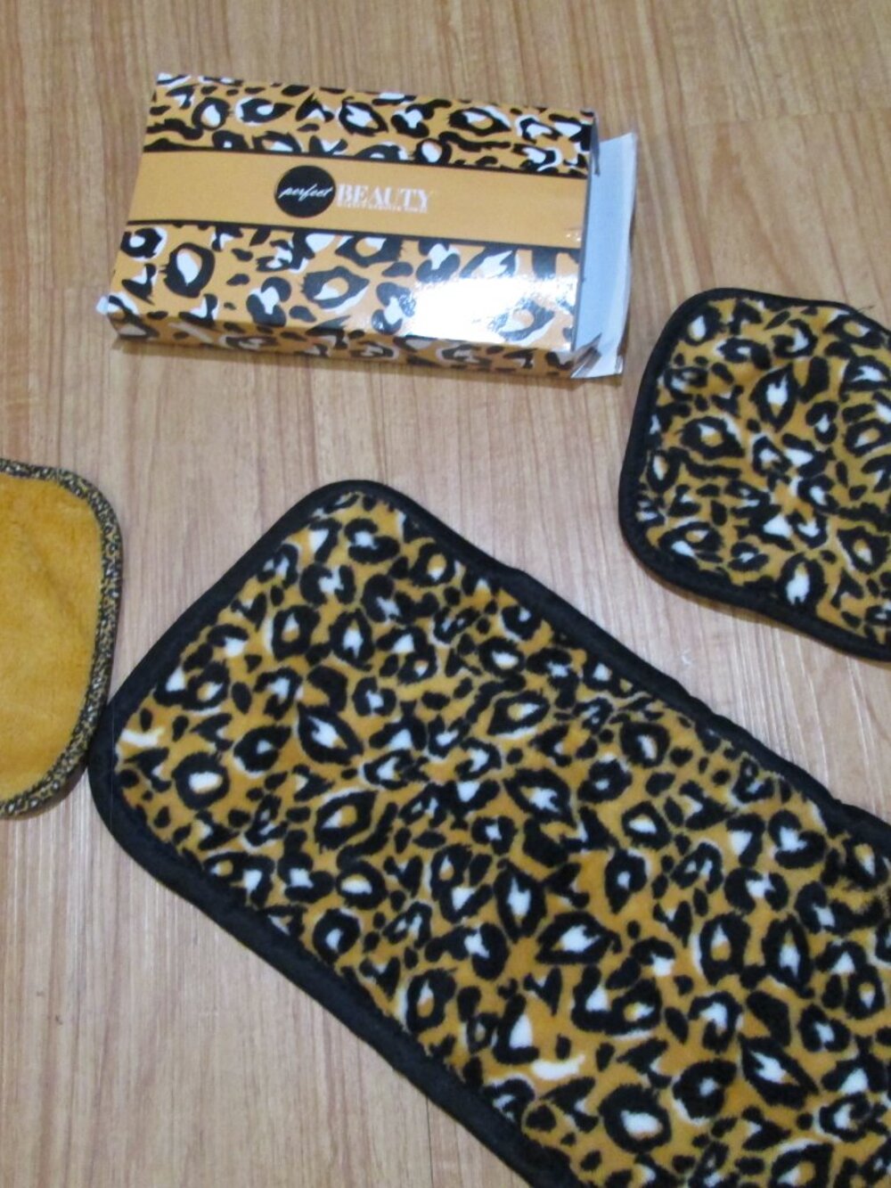Perfect Beauty Leopard/Cheetah no tog Make up remover cloths NIB